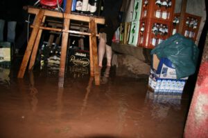 und steht das Wasser noch so hoch...