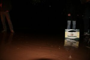 und steht das Wasser noch so hoch...